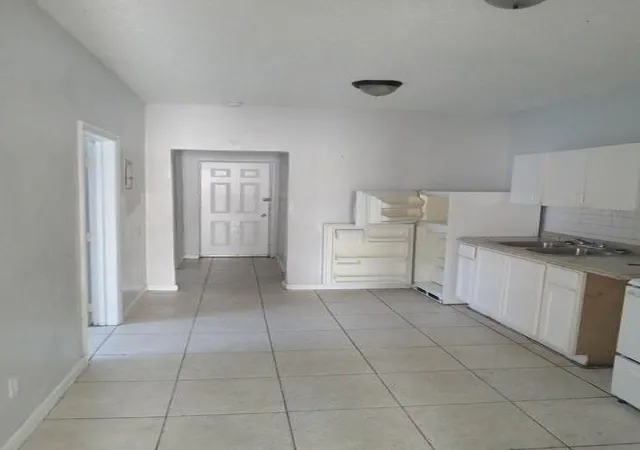3rd image of 439-441 Nw 18Th Ave, Fort Lauderdale, FL 33311 | MLS# F10506797