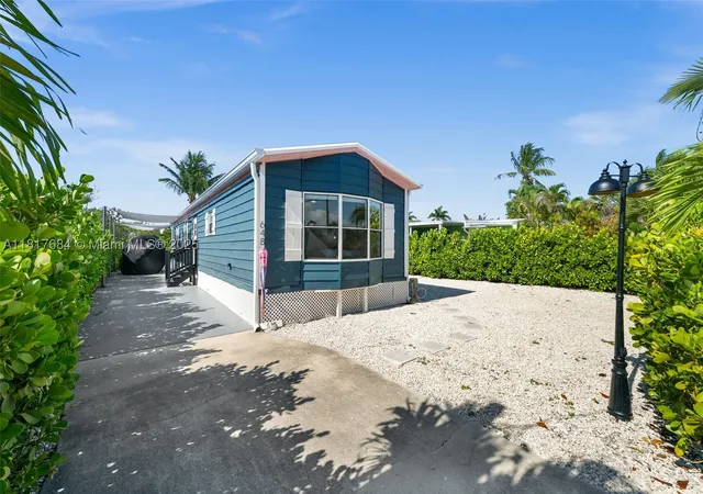 3rd image of 648 E Palm Dr, Marco Island, FL 34140 | MLS# A11817684
