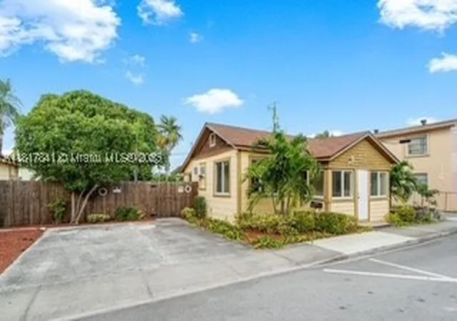 Photo 3 of Multi family home for sale at 1416 N 2nd Ave N, Lake Worth Beach, FL 33460 | MLS# A11817841 | Listing updated on 2026-10-06
