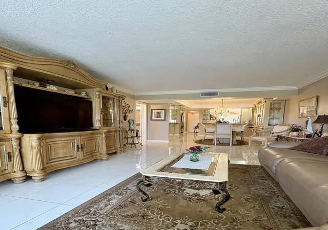 2nd image of 23249 Barwood Ln #402, Boca Raton, FL 33428 | MLS# R11097982