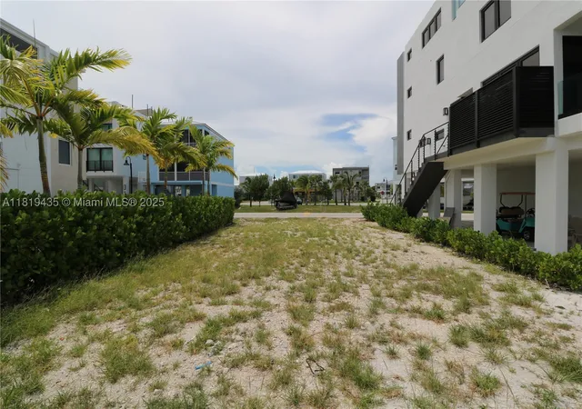 2nd image of 94825 Overseas Hwy #35, Key Largo, FL 33037 | MLS# A11819435