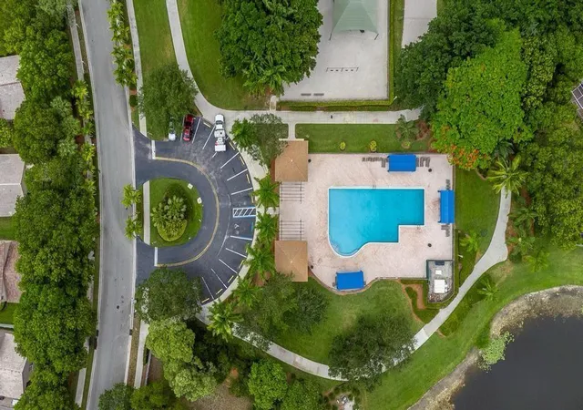 Homes for sale in Weston, FL | 916 Savannah Falls Dr, Weston, FL 33327 | MLS# F10508502