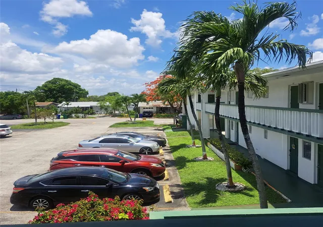 2nd image of 6730 Arbor Dr #210, Miramar, FL 33023 | MLS# F10508777
