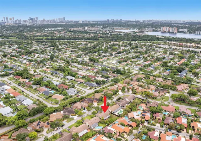 16th image of 20100 Ne 10th Pl Wy, Miami, FL 33179 | MLS# F10508286