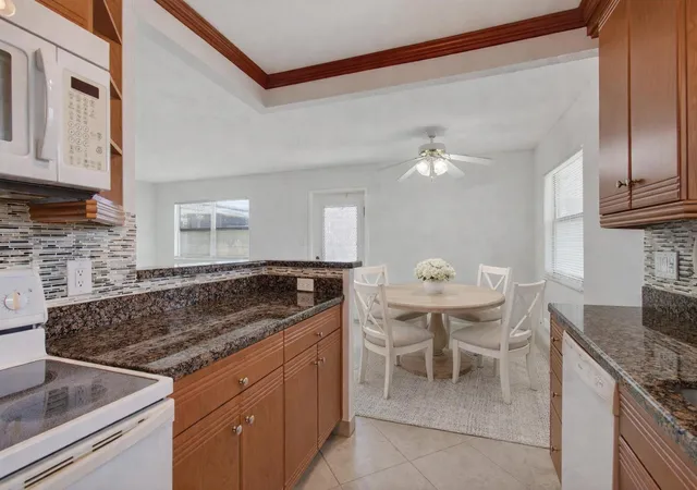 3rd image of 228 Brittany E, Delray Beach, FL 33446 | MLS# R11099158