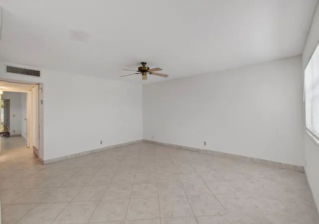 4th image of 228 Brittany E, Delray Beach, FL 33446 | MLS# R11099158