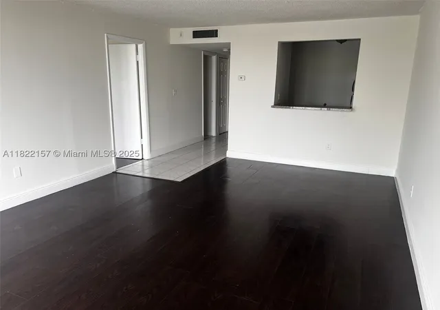 2nd image of 498 Nw 165th St Rd #D303, Miami, FL 33169 | MLS# A11822157