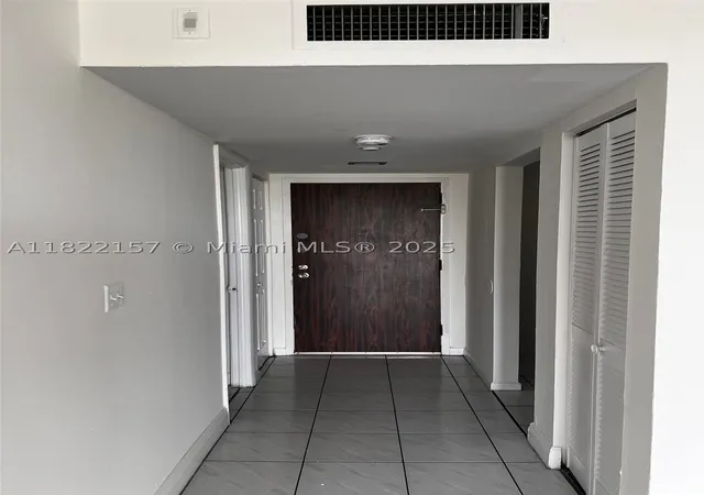 4th image of 498 Nw 165Th St Rd #D303, Miami, FL 33169 | MLS# A11822157
