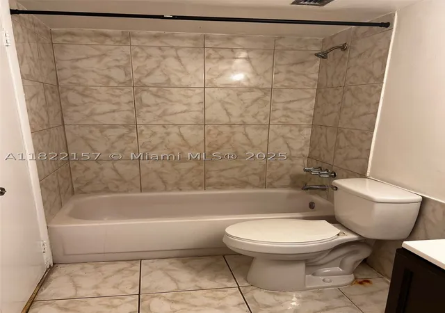 5th image of 498 Nw 165Th St Rd #D303, Miami, FL 33169 | MLS# A11822157
