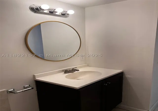 8th image of 498 Nw 165th St Rd #D303, Miami, FL 33169 | MLS# A11822157