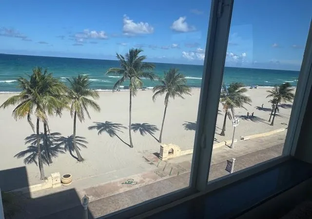 Homes for sale in Hollywood, FL | 300 Oregon St #401, Hollywood, FL 33019 | MLS# F10509180