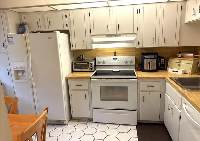 2nd image of 3571 Inverrary Dr #209, Lauderhill, FL 33319 | MLS# F10509450