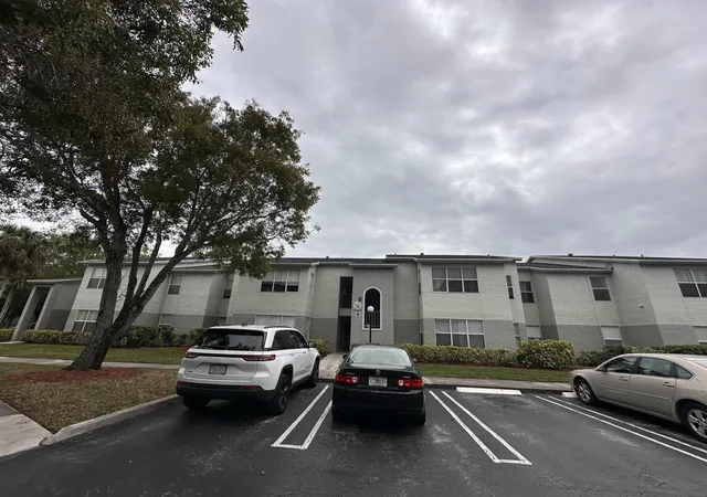 2nd image of 1401 Vlg Blvd, West Palm Beach, FL 33409