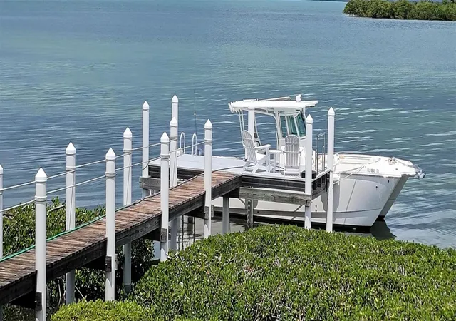 3rd image of 101 Windy Point Cir, Marathon, FL 33050 | MLS# F10511726