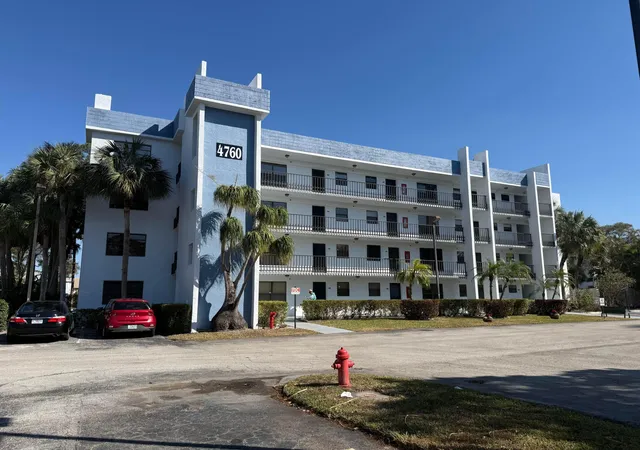 Homes for sale in Lake Worth, FL | 4760 Lucerne Lakes Blvd #206, Lake Worth, FL 33467 | MLS# R11102196