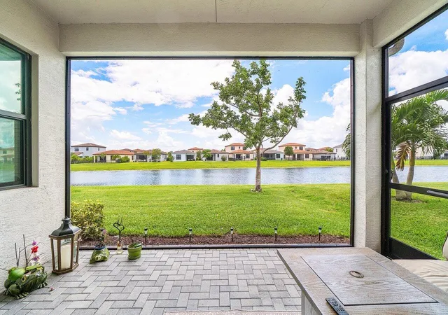 2nd image of 16070 Key Biscayne Ln, Loxahatchee, FL 33470 | MLS# R11102551