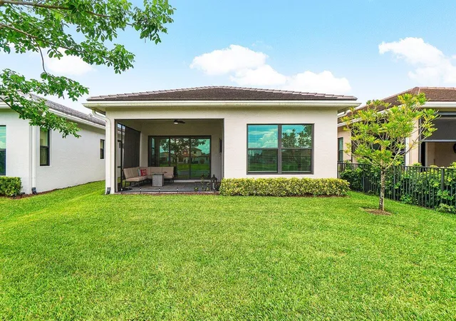 3rd image of 16070 Key Biscayne Ln, Loxahatchee, FL 33470 | MLS# R11102551