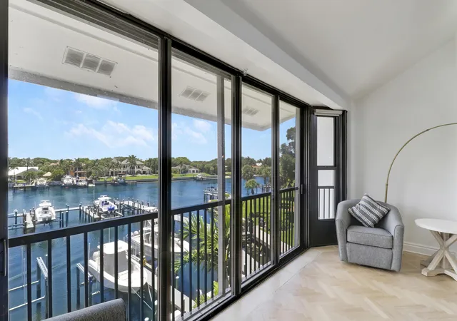 3rd image of 543 Bay Colony Dr N #Slip 8, Juno Beach, FL 33408 | MLS# R11102740