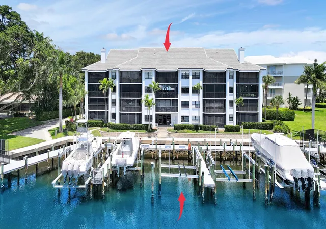 2nd image of 543 Bay Colony Dr N, Juno Beach, FL 33408