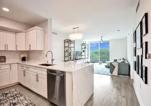3rd image of 700 E Boynton Beach Blvd #406, Boynton Beach, FL 33435 | MLS# F10512248