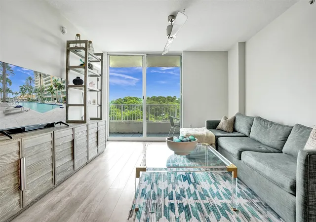 5th image of 700 E Boynton Beach Blvd #406, Boynton Beach, FL 33435 | MLS# F10512248