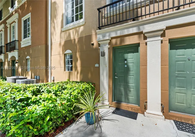 Photo 3 of Townhouse for sale at 2811 Ne 185th St #804, Miami, FL 33180 | MLS# A11829891 | Listing updated on 2026-06-24