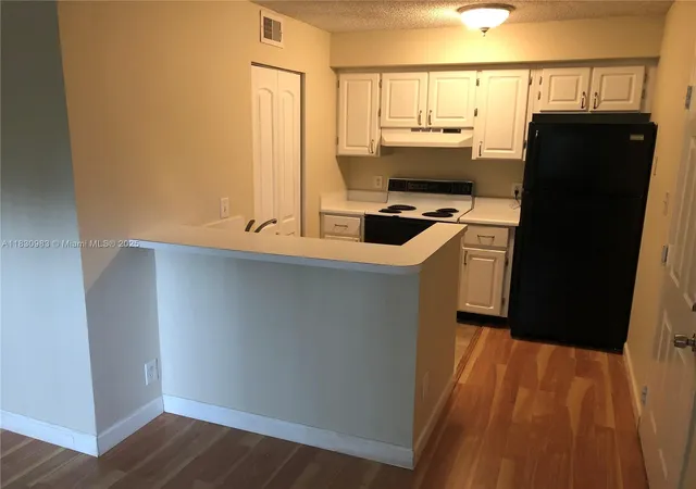 3rd image of 620 S Park Rd #33-2, Hollywood, FL 33021 | MLS# A11830983