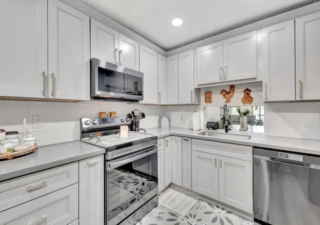 3rd image of 8799 Holly Ct #202, Tamarac, FL 33321 | MLS# F10513235
