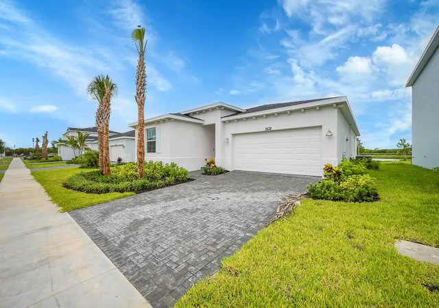 2nd image of 3532 Angler Dr, Fort Pierce, FL 34946 | MLS# R11105232