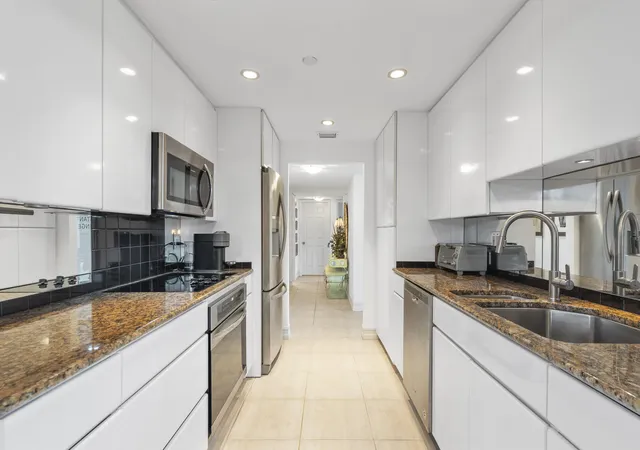 1st image of 859 Jeffery St #401, Boca Raton, FL 33487 | MLS# R11105288