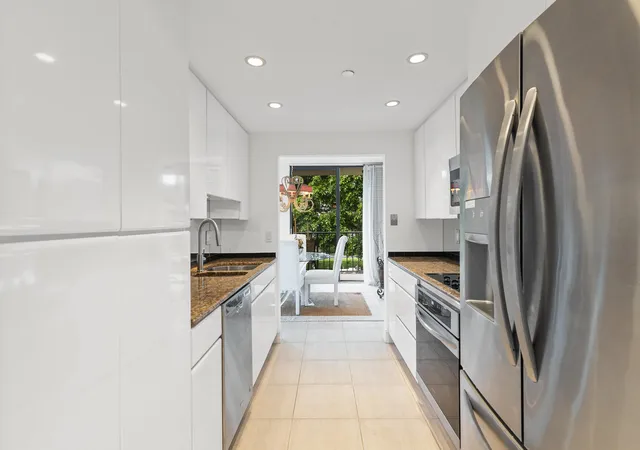 2nd image of 859 Jeffery St #401, Boca Raton, FL 33487 | MLS# R11105288