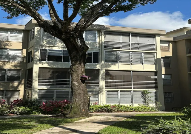 Homes for sale in Lauderdale Lakes, FL | 2998 Nw 48th Ter #327, Lauderdale Lakes, FL 33313 | MLS# F10509596