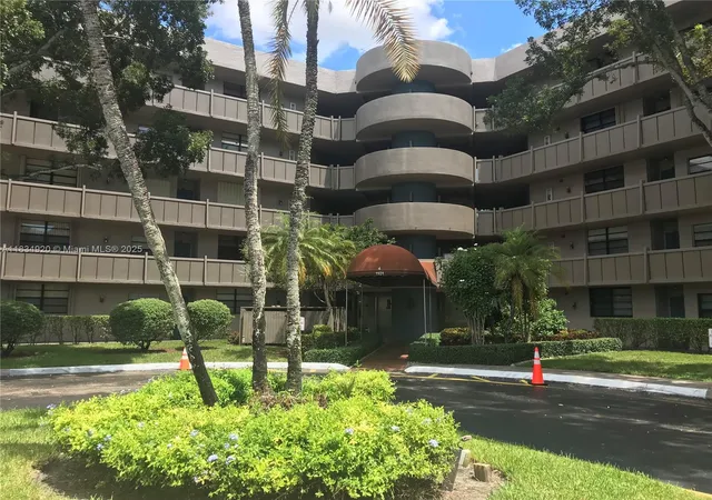 3rd image of 1101 Colony Point Cir #206, Pembroke Pines, FL 33026 | MLS# A11834920