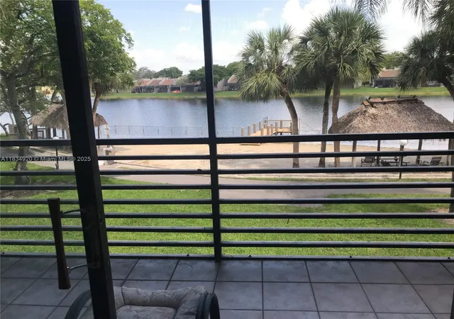 4th image of 1101 Colony Point Cir #206, Pembroke Pines, FL 33026 | MLS# A11834920