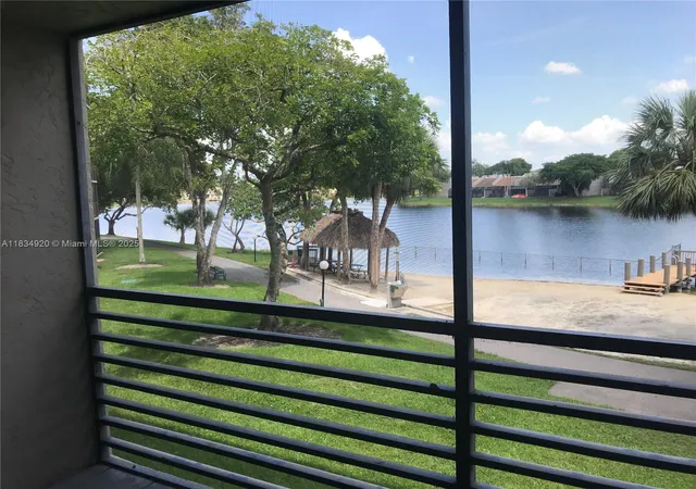 5th image of 1101 Colony Point Cir #206, Pembroke Pines, FL 33026 | MLS# A11834920