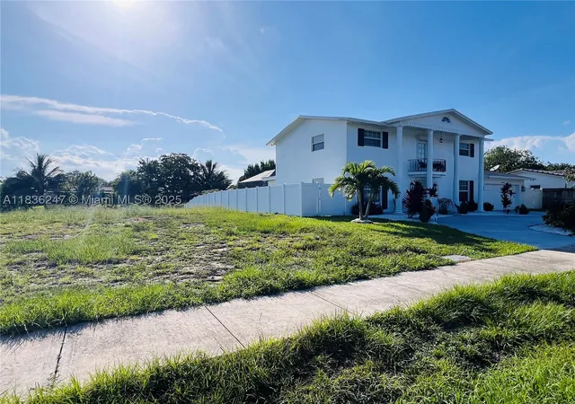 3rd image of 42 Nw Ave, Coconut Creek, FL 33066 | MLS# A11836247