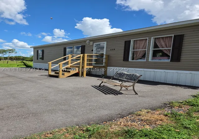 Photo 2 of Single family home for sale at 648 Avenida Del Sur, Clewiston, FL 33440 | MLS# A11837814 | Listing updated on 2026-08-24