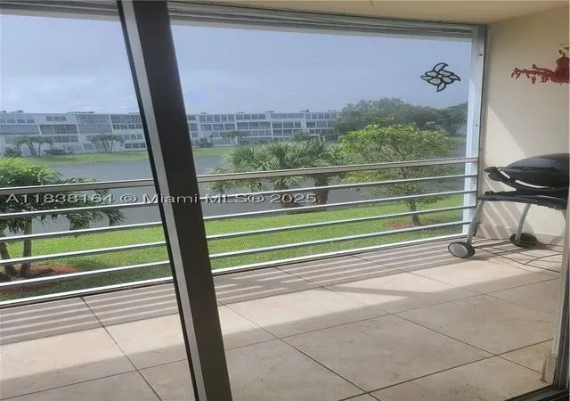 Homes for sale in Deerfield Beach, FL | 82 Oakridge G, Deerfield Beach, FL 33442