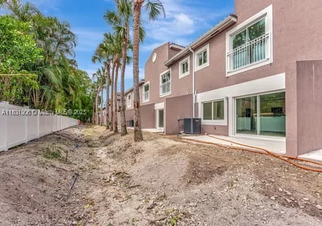 Homes for sale in Coral Springs, FL | 1563 94th Way, Coral Springs, FL 33071 | Houzeo