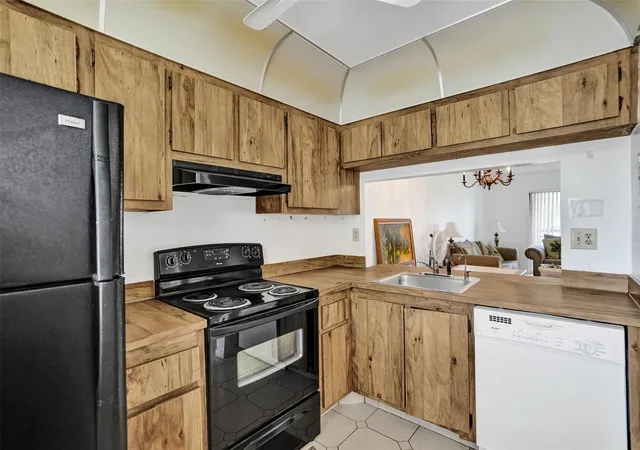 5th image of 10434 Sunrise Lakes Blvd #202, Sunrise, FL 33322 | MLS# F10515388
