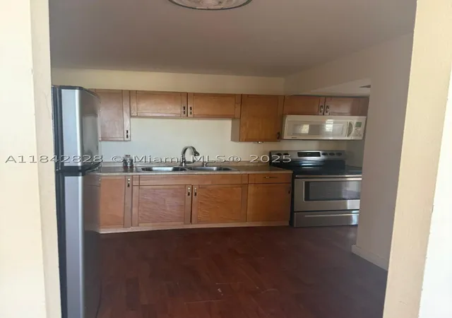 3rd image of 2025 Ne 164Th St #818, North Miami Beach, FL 33162 | MLS# A11842828
