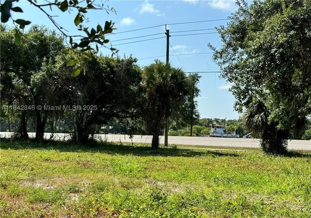 4th image of 500 Avalon Ave, La Belle, FL 33935 | MLS# A11842846