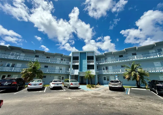 Homes for sale in Hollywood, FL | 2300 Park Ln #311, Hollywood, FL 33021 | MLS# F10515859
