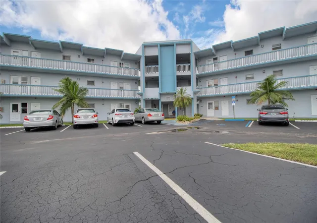 Homes for sale in Hollywood, FL | 2300 Park Ln #311, Hollywood, FL 33021 | MLS# F10515859