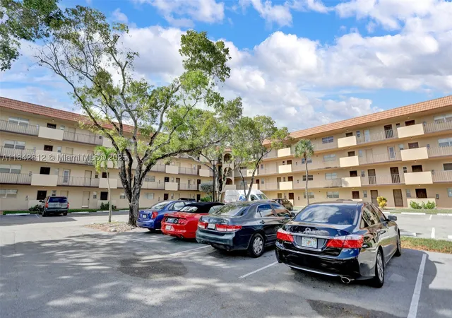 2nd image of 6361 N Fls Cir Dr, Lauderhill, FL 33319