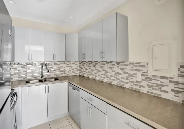 5th image of 6361 N Falls Cir Dr #209, Lauderhill, FL 33319 | MLS# A11842812
