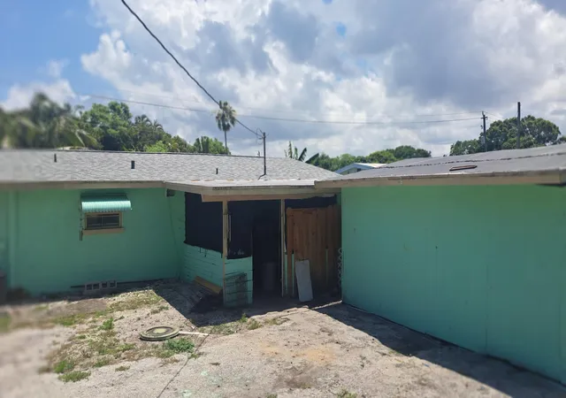 2nd image of 2302 Barbara Ave, Fort Pierce, FL 34982 | MLS# R11109289