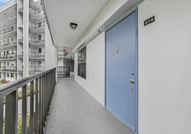 Homes for sale in Lake Worth, FL | 4640 Lucerne Lakes Blvd #206, Lake Worth, FL 33467 | MLS# R11109881