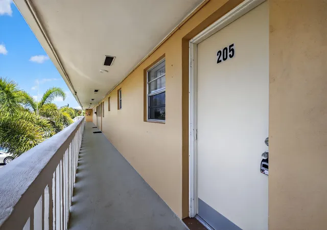 Homes for sale in Boynton Beach, FL | 2152 Ne 1St Wy #205, Boynton Beach, FL 33435 | MLS# R11109919