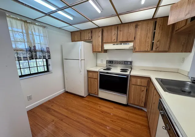 3rd image of 10304 Sunrise Lakes Blvd, Sunrise, FL 33322